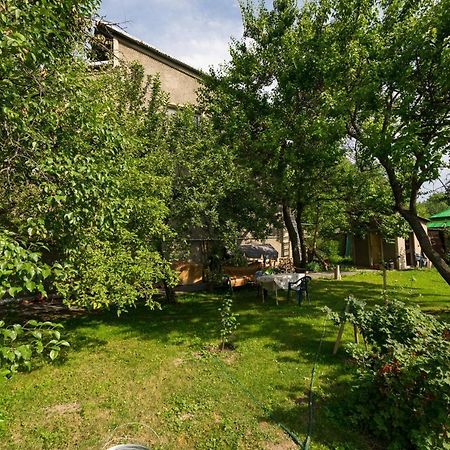 Guest House On Maksimova 9 Almatý Exterior foto